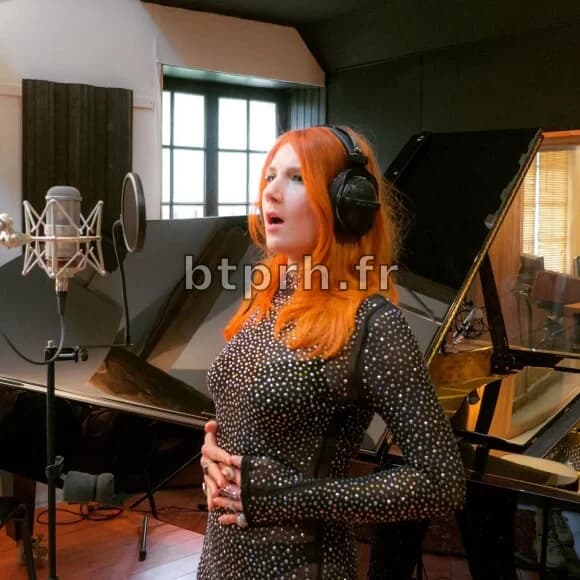 Photo : Adeline Toniutti, nouvelle professeure de chant de la "Star ...