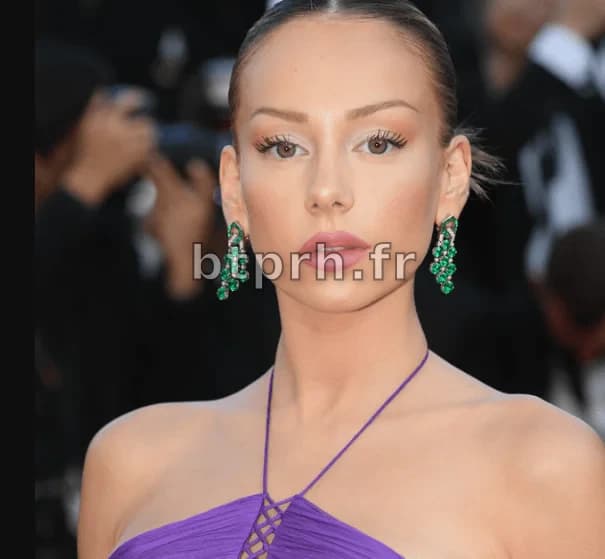 Ester Exposito Chirurgie : "Ester Exposito : Avant et Après la ...