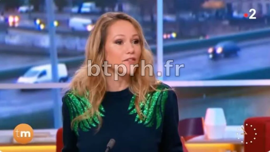 Julia Livage : Âge, Taille et Parcours d'une Chroniqueuse Charismatique