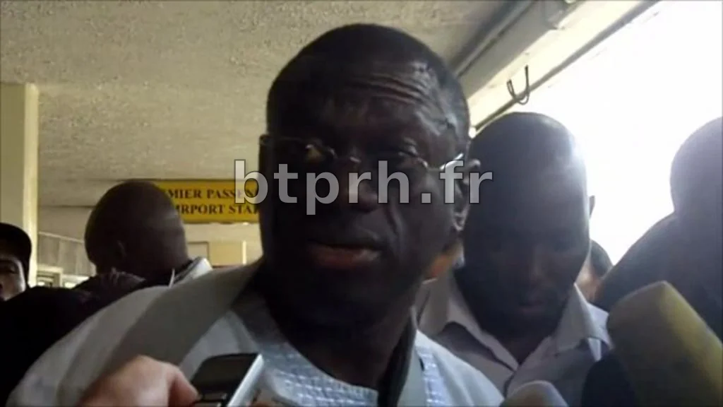 Uganda opposition leader Kizza Besigye 'allowed home' - BBC News