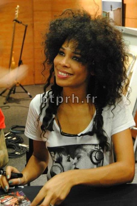 Biographie de Samaha Sam Enceinte : Un Voyage de Talent et de ...